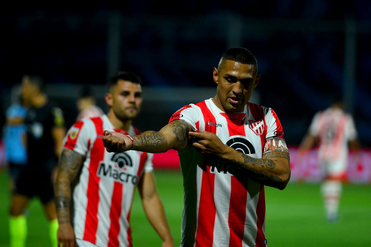 Clásico Belgrano - Instituto. Fernando Alarcón, el autor del 1 a 1, en Alberdi. (Nicolás Bravo / La Voz)