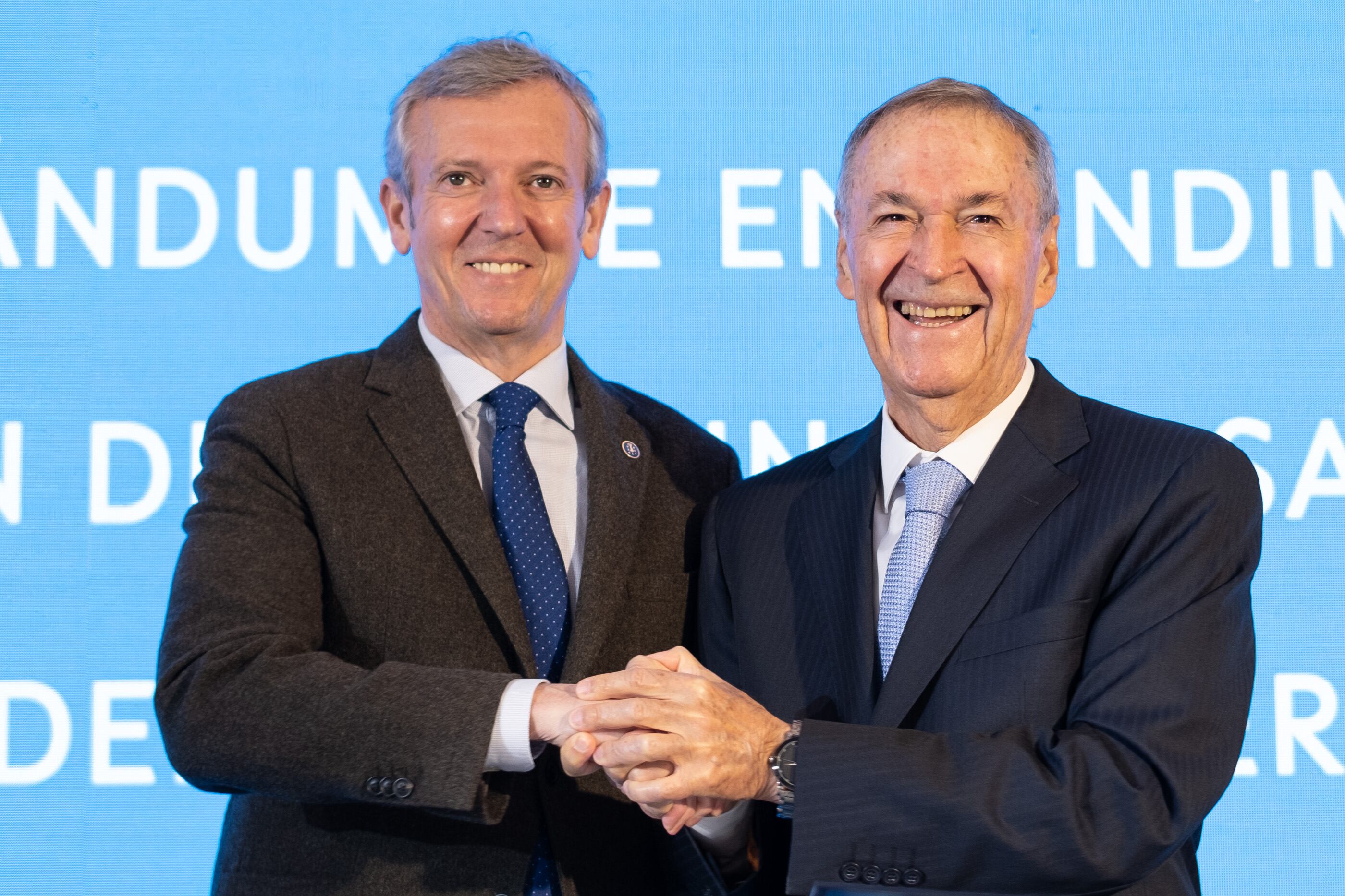 El presidente de la Xunta de Galicia, Alfonso Rueda junto al gobernador de Córdoba Juan Schiaretti en el Centro Internacional de Acogida al Peregrino en Santiago de Compostela