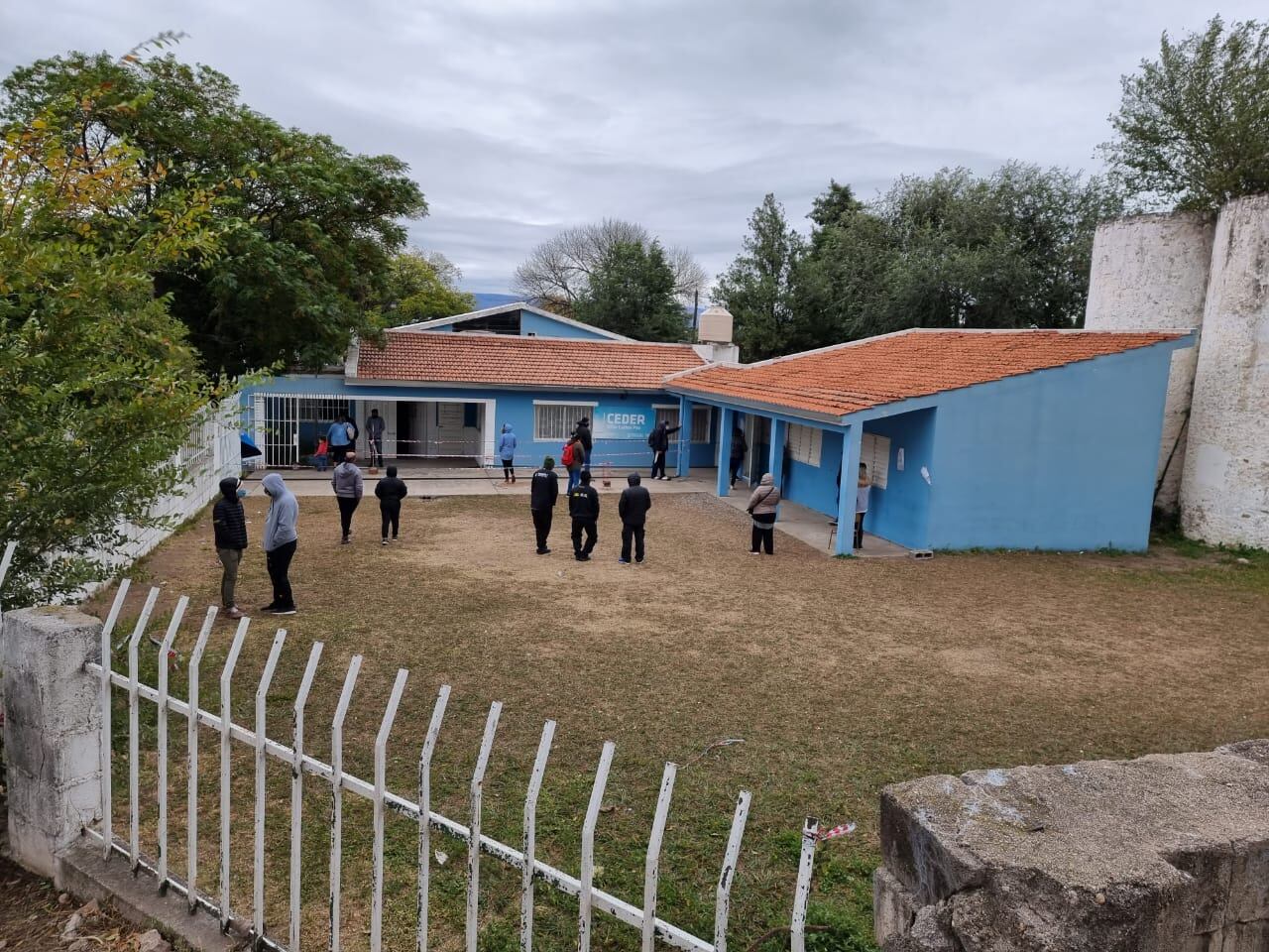 Largas colas para hisoparse en el centro CEDER de Carlos Paz.