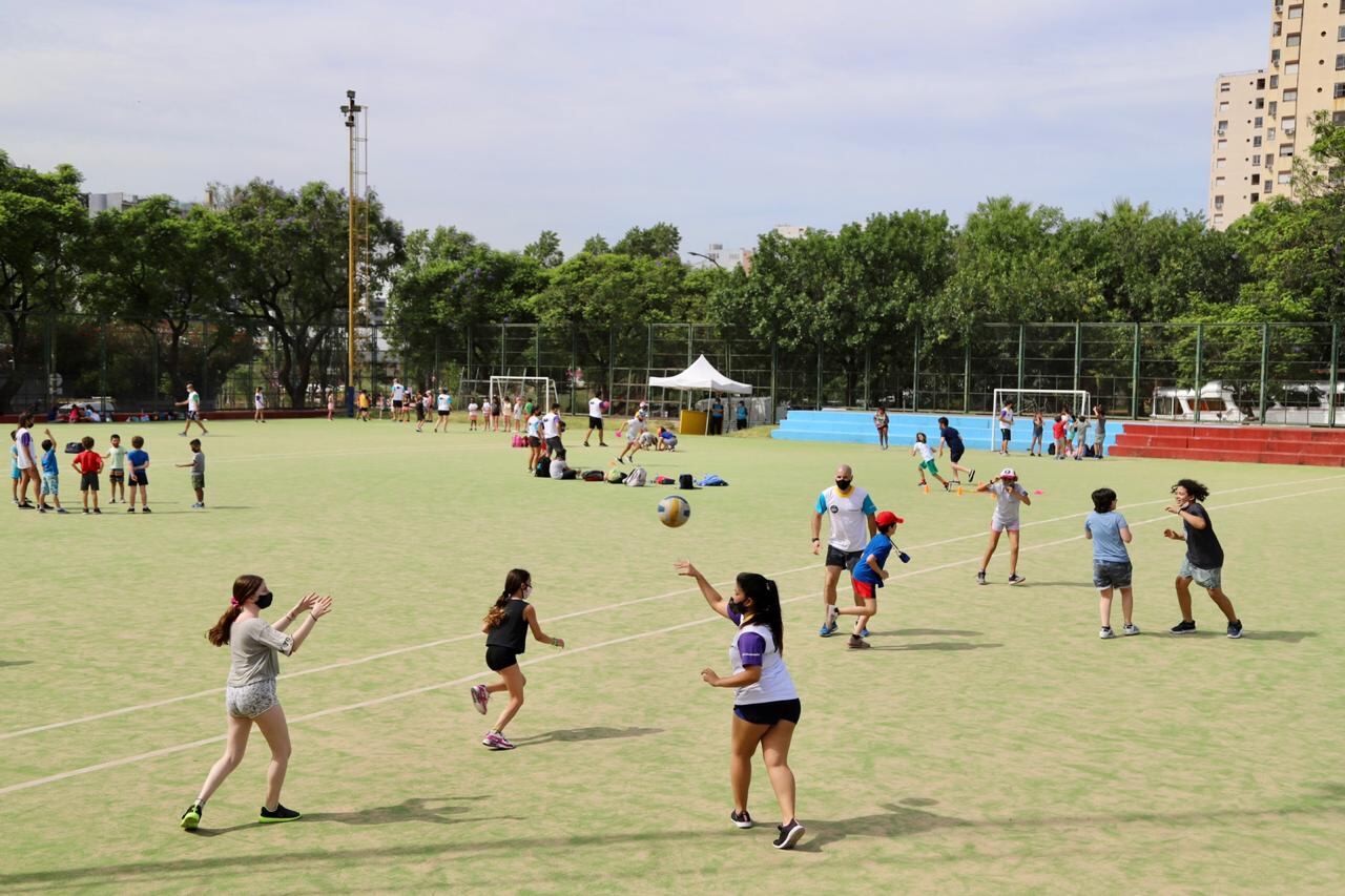 Comenzaron las colonias deportivas de la Ciudad con un programa de verano adaptado a la pandemia.