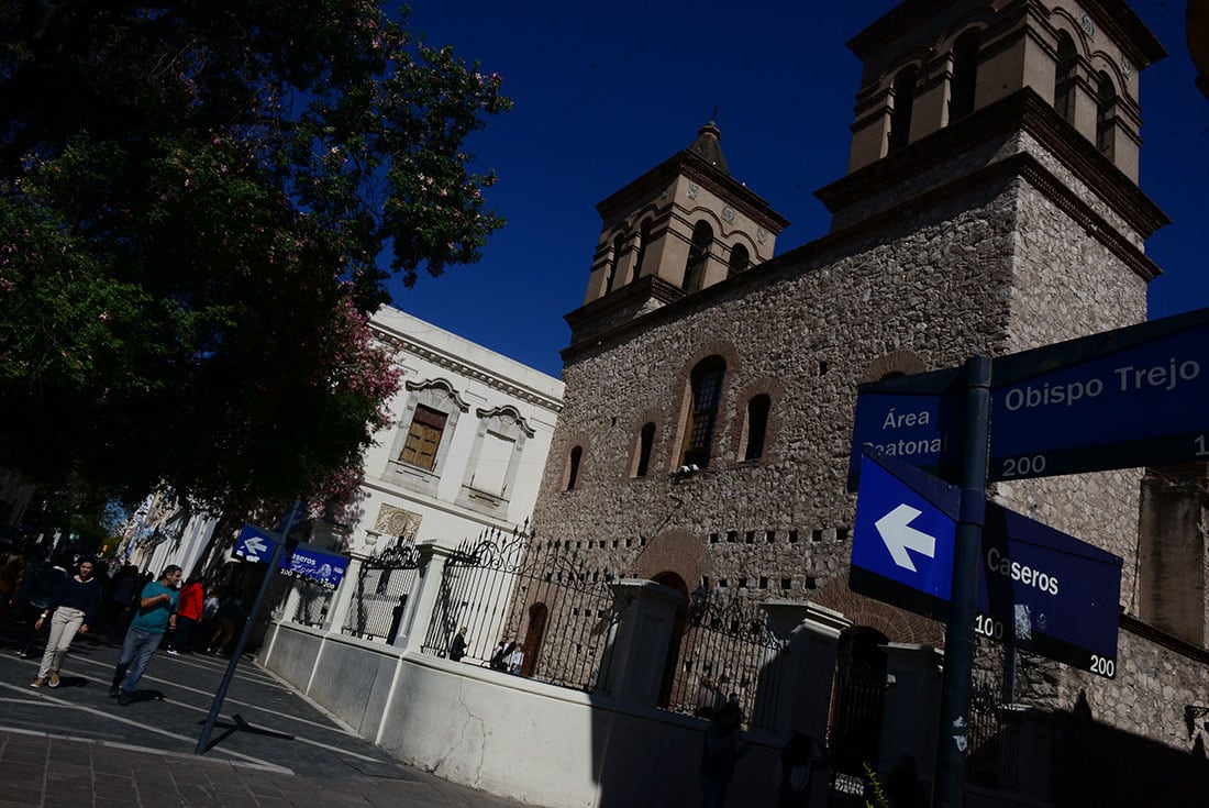 Viernes Santo en la Ciudad de Córdoba turismo, fin de semana largo. (José Gabriel Hernández / La Voz)