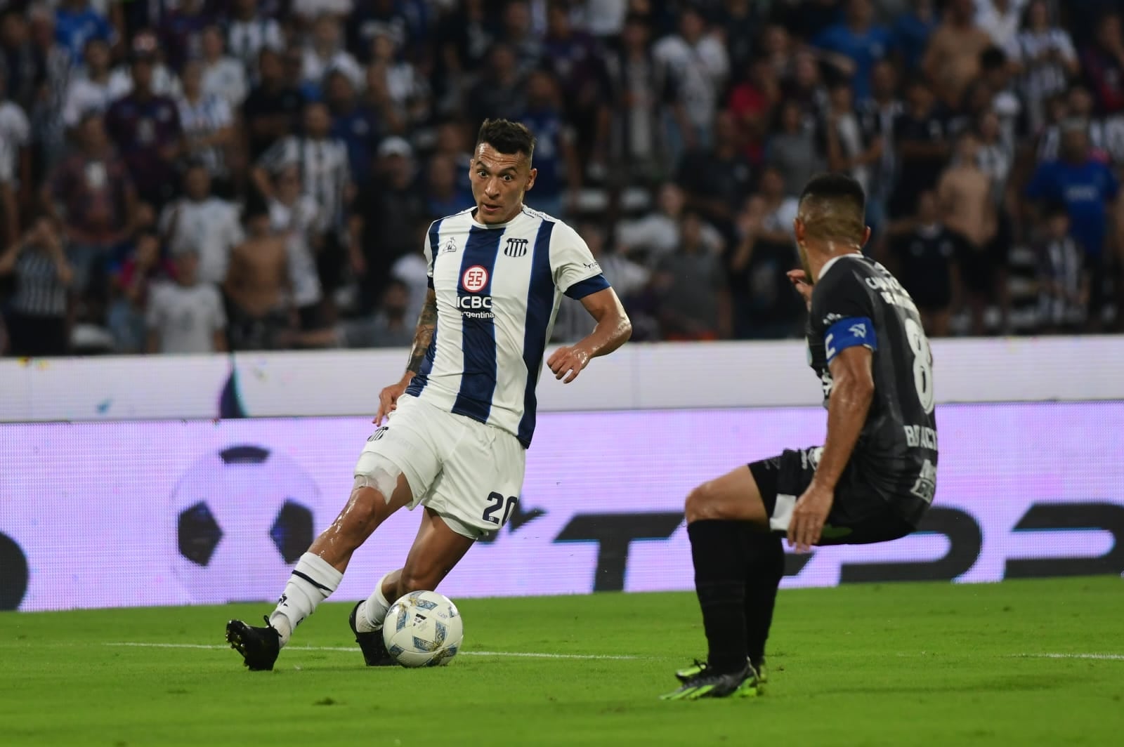 Rubén Botta en el partido de Talleres ante Atlético Tucumán por a Copa de la Liga Profesional en el estadio Mario Alberto Kempes. (La Voz)