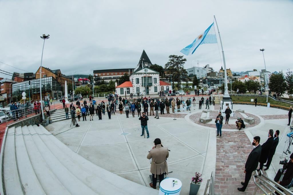 En un acto inaugurado por el Intendente Walter Vuoto, se inauguró la plaza central de la ciudad de Ushuaia