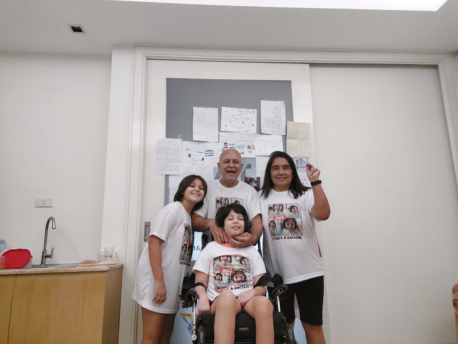 Coni, Amparo, Alfredo y Silvia: Familia unida desde La Plata hasta Tailandia.