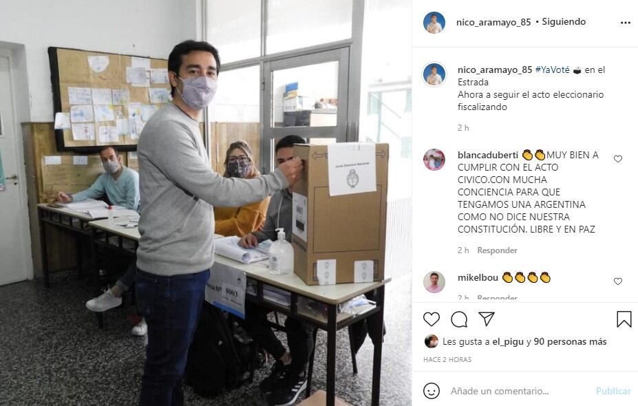 Nicolás Aramayo, candidato a primera concejal por Juntos, emitió su voto en el colegio Estrada.