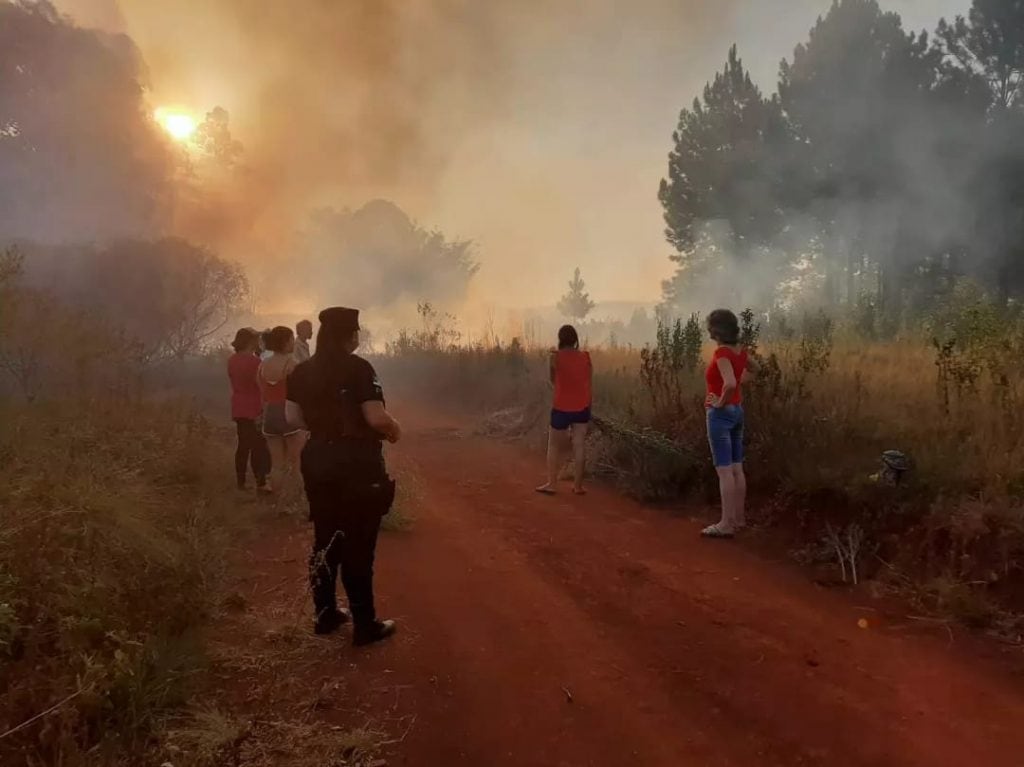 Combatieron focos de incendios en zona centro y sur de Misiones.