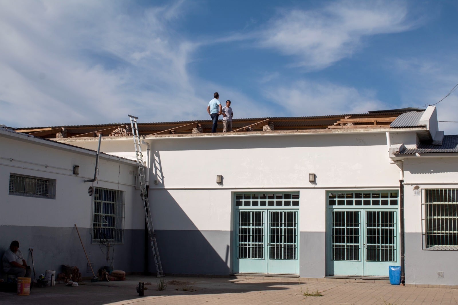 obras en diferentes establecimientos educativos