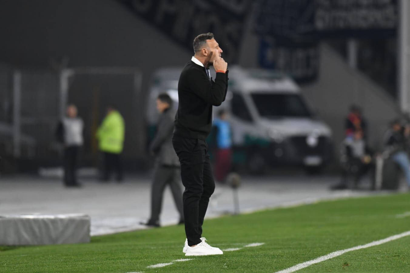 Ribonetto, DT de Talleres, en el partido ante River. (Facundo Luque / La Voz).