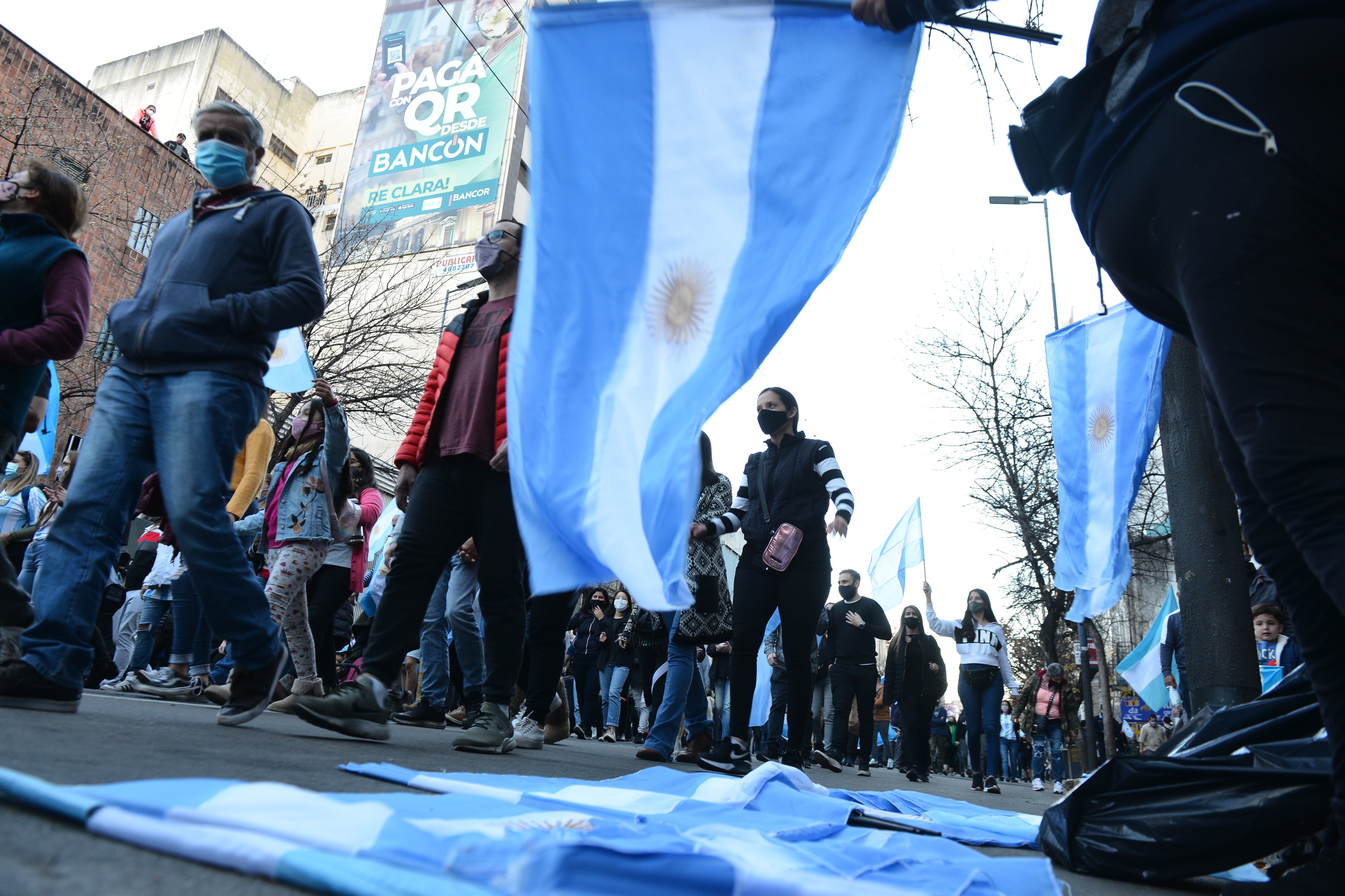 Cientos de cordobeses se movilizaron en contra de las restricciones sanitarias (José Hernández)