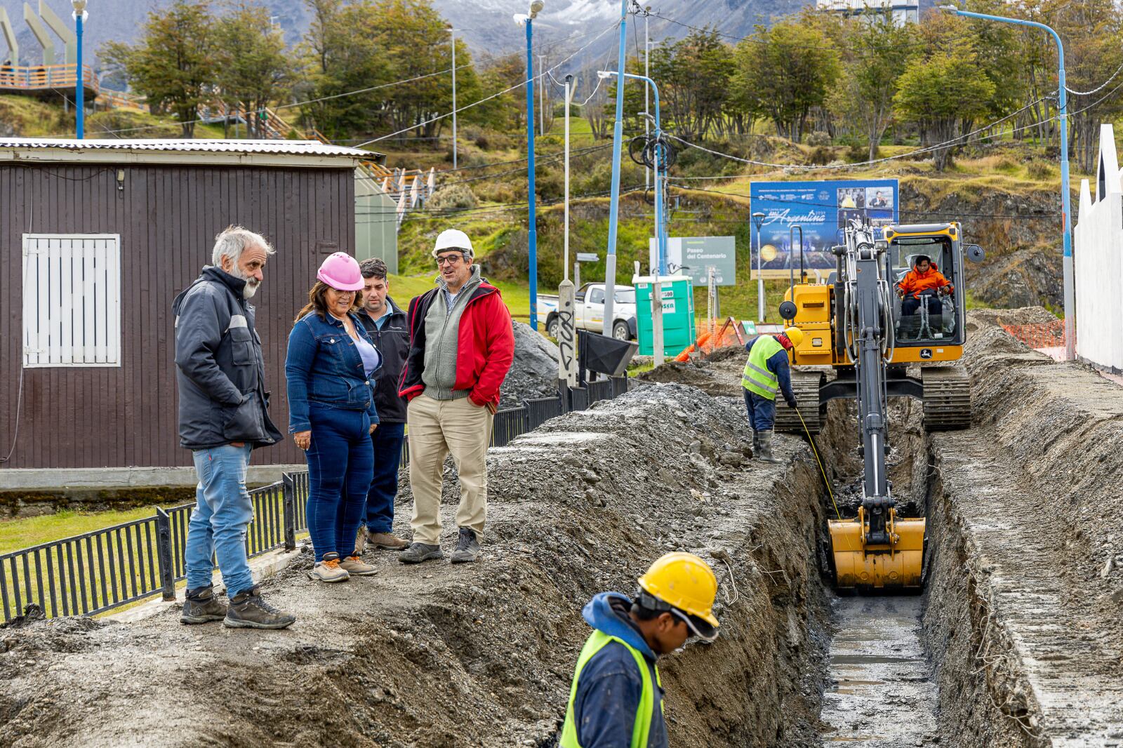 Comenzó la obra para reforzar el colector cloacal de la Avenida Maipú