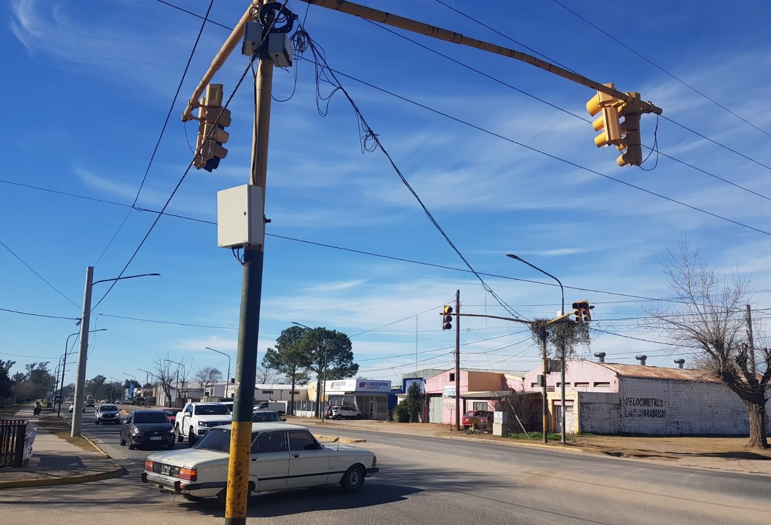 Río Tercero. Uno de los semáforos de Av. Savio donde ya se instaló el sistema (La Voz)