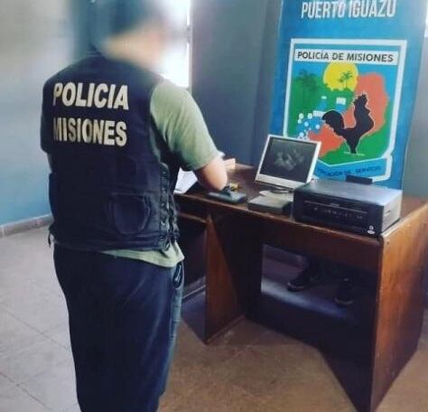 Fue atrapado infraganti mientras robaba computadoras.