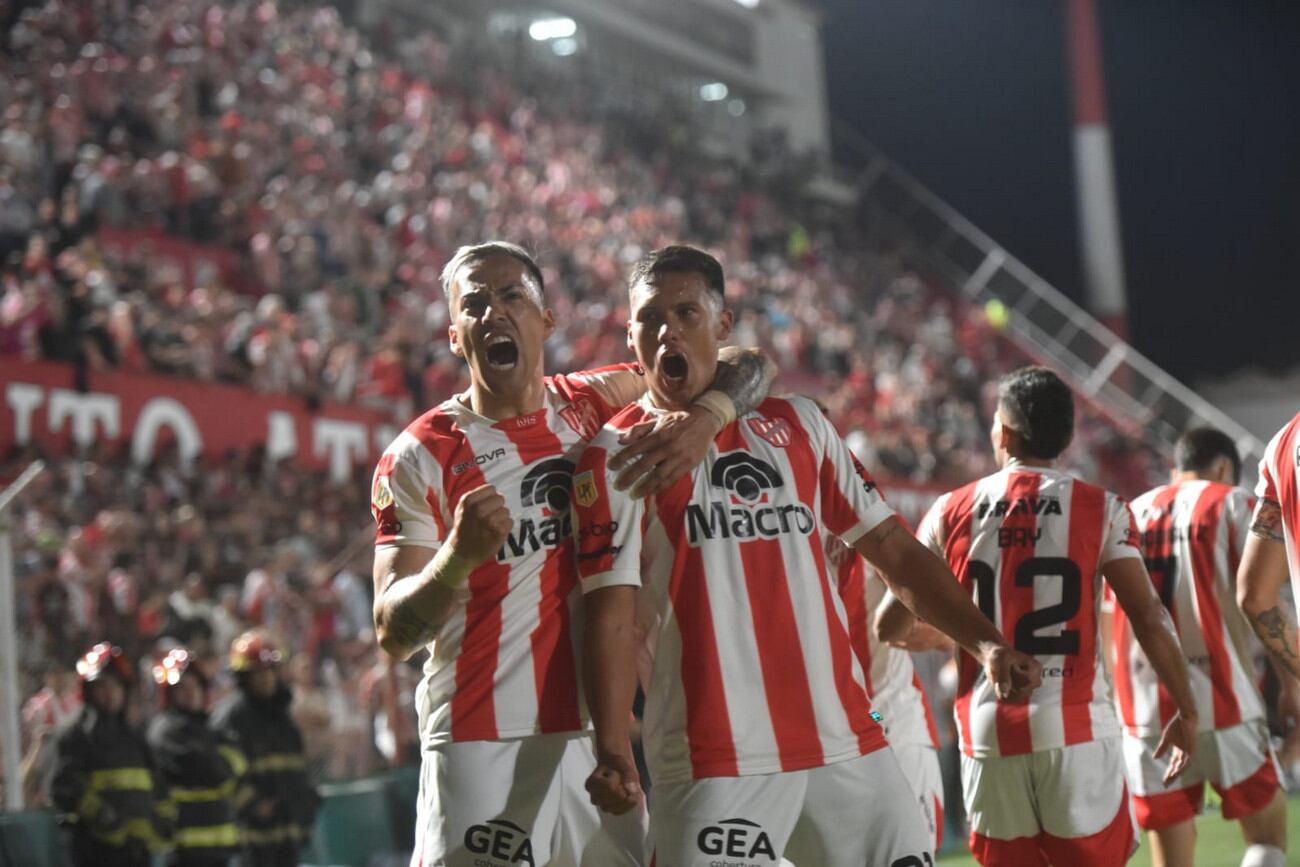 Instituto venció 2 a 0 a San Lorenzo en el Monumental de Alta Córdoba.  (Facundo Luque / La Voz)