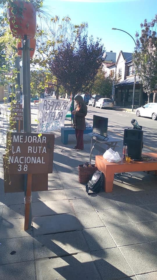 Ambientalistas llevaron a la calle a la asamblea virtual por la Autovía Punilla.