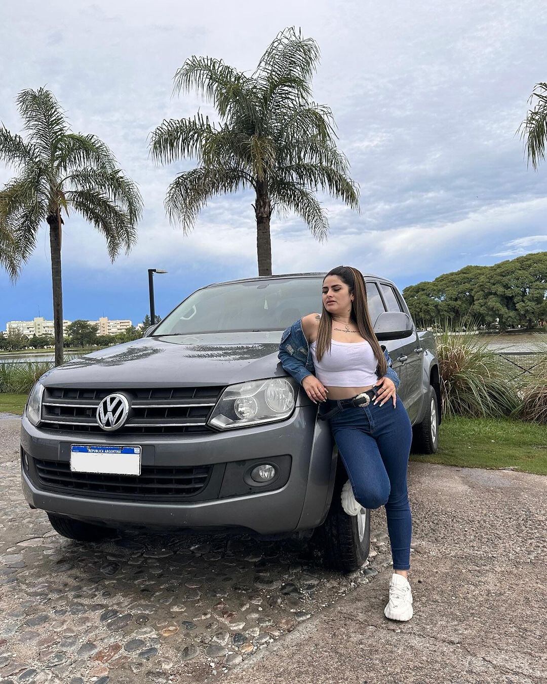 La joven compró una camioneta Amarok y lo compartió con sus seguidores.