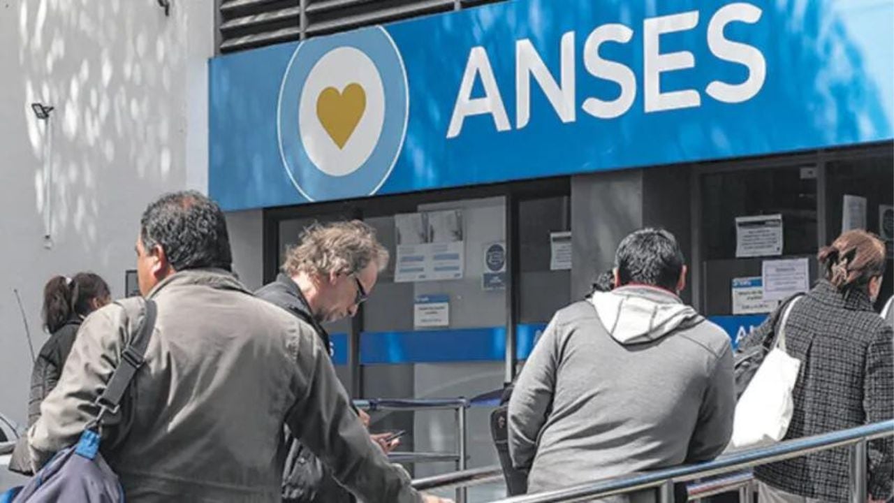 Anses: quiénes cobran el bono de 70 mil pesos.