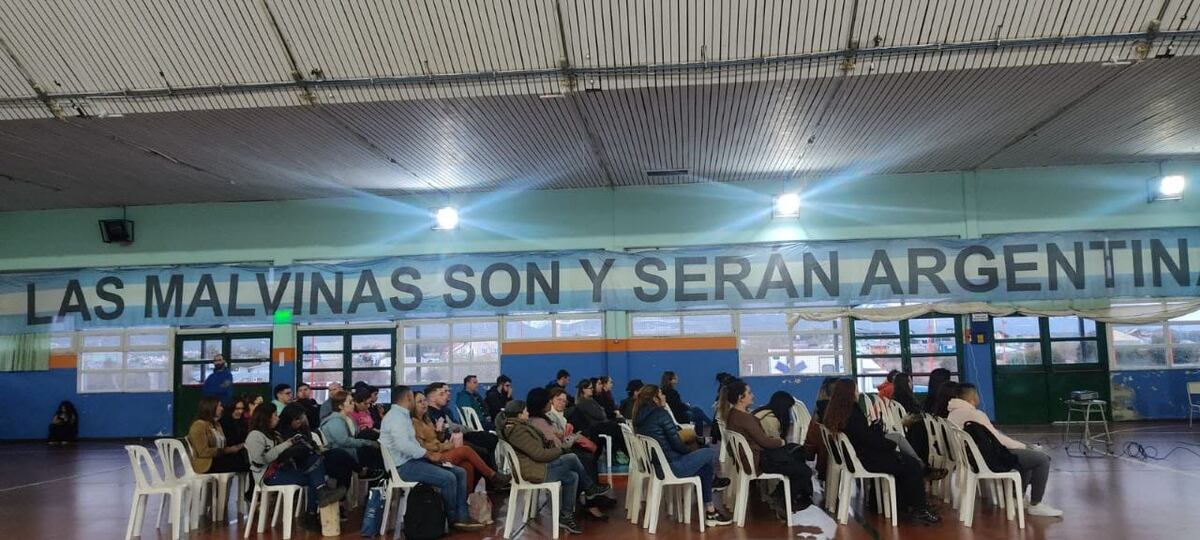 Charla: “Construcción de identidad a través de la tragedia”