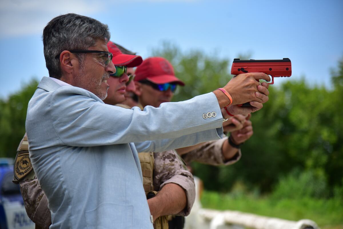 Inseguridad en Córdoba: el ministro Quinteros y las armas no letales como una “herramienta valiosa”