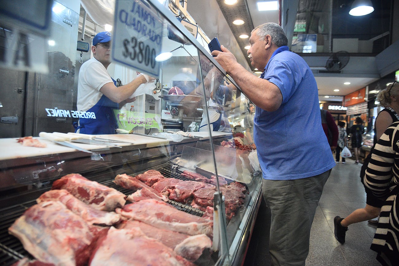 Venta de carne en el Mercado Norte.