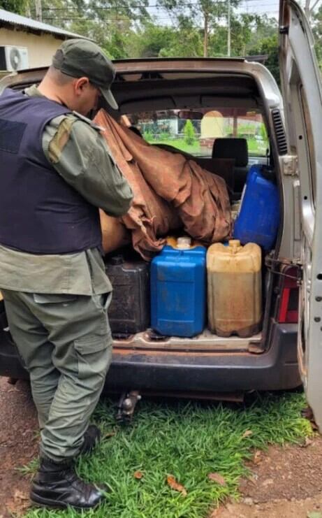 Gendarmería secuestró 500 litros de combustible ilegal en El Alcázar.