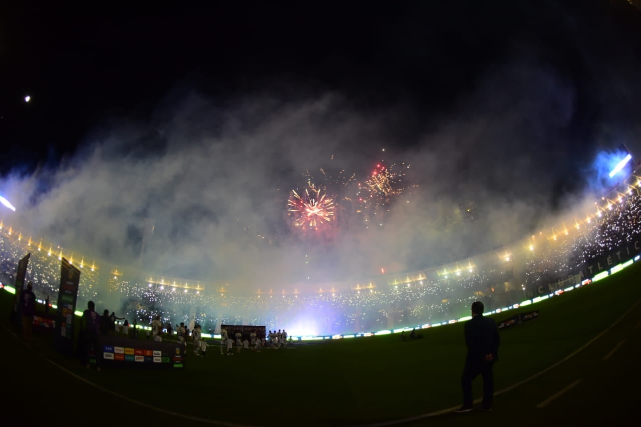 El espectacular recibimiento al plantel de Talleres tras la obtención de la Supercopa Internacional. (Javier Ferreyra / La Voz)