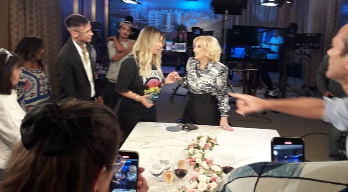 Wanda Nara y L-Gante en la grabación del programa de Mirtha Legrand.