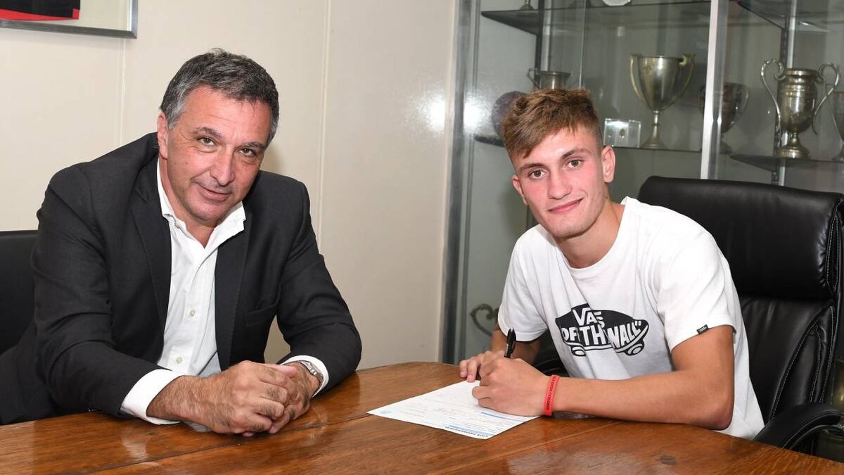 Martín Luciano, que se perfila para ser titular en el clásico, firmó su primer contrato