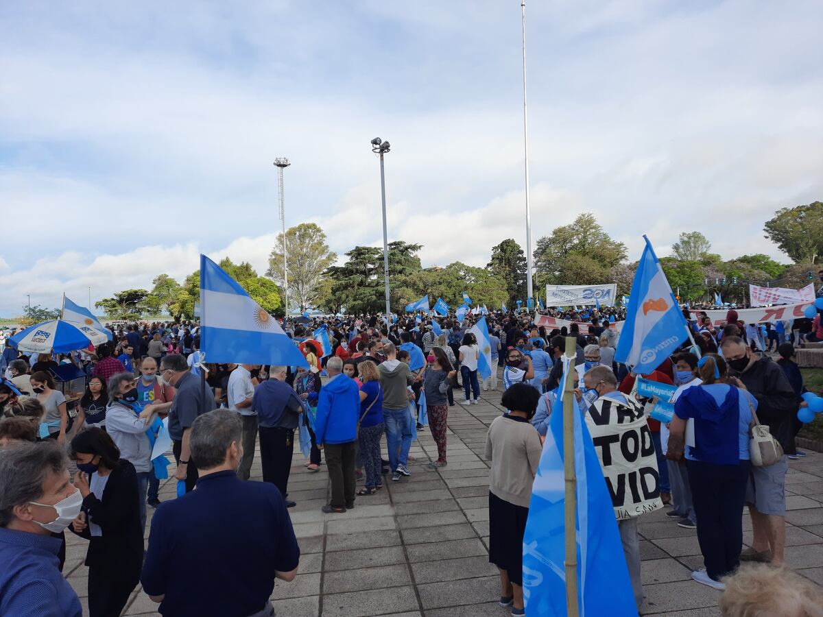 Enorme convocatoria en las marchas en Santa Fe para “salvar las dos vidas”