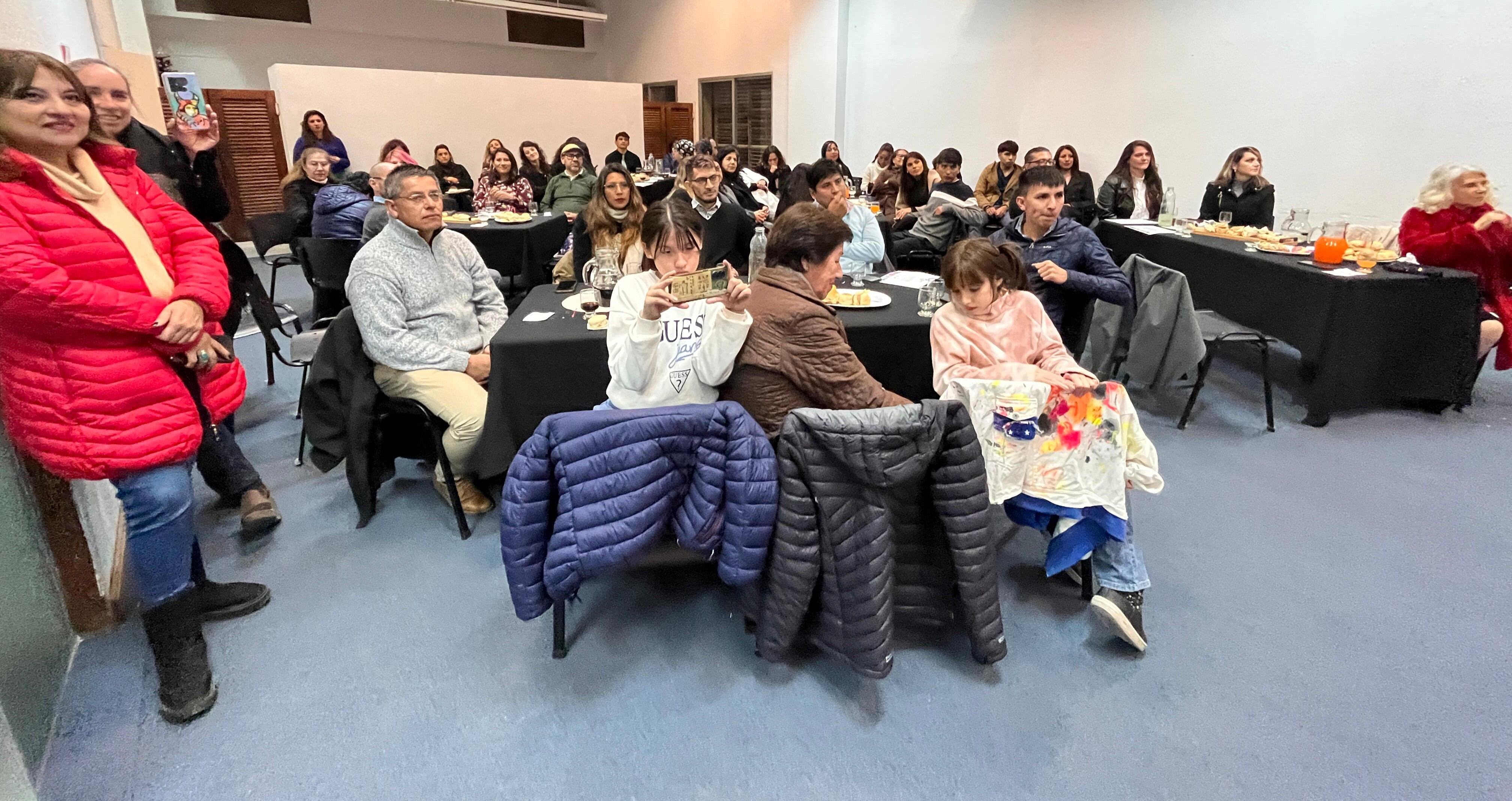 La Comisión de Cultura de la UEJ reunió a artistas e invitados especiales en el acto de entrega de los galardones del Premio Cultura UEJ 2024.