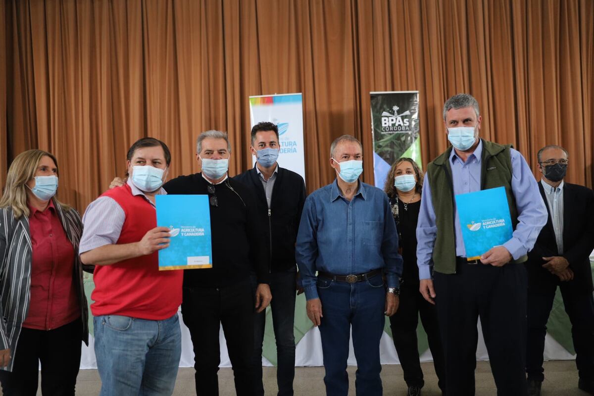 Morteros: Schiaretti anunció desagües y entregó aportes a productores de San Justo