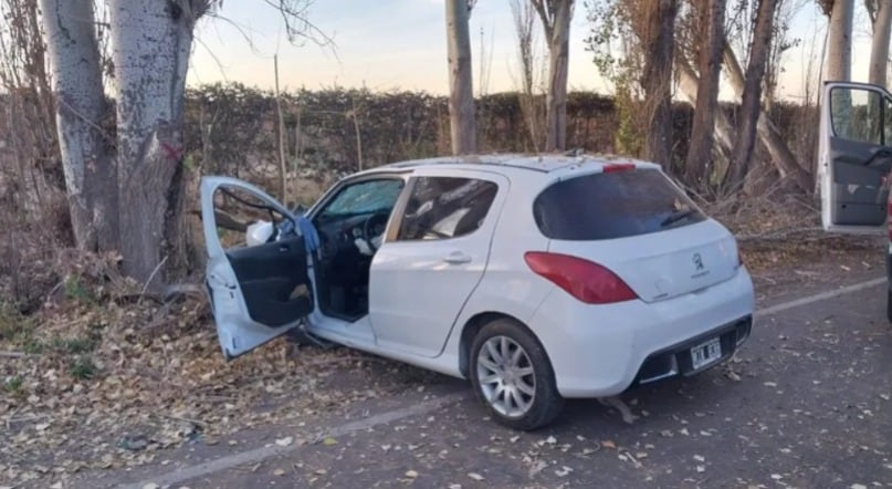 Impactante choque en Las Heras: un menor impactó contra un árbol y quedó herido