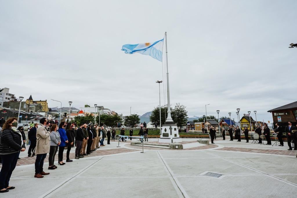 En un acto inaugurado por el Intendente Walter Vuoto, se inauguró la plaza central de la ciudad de Ushuaia