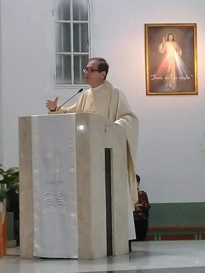 El padre Mario volvió a su actividad. 