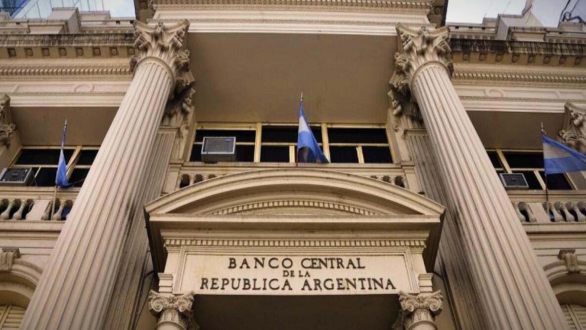 Fachada del edificio del Banco Central de la República Argentina.