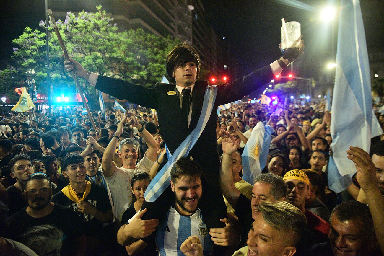 Festejos de simpatizantes de Javier Milei tras el resultado de las elecciones Foto: (Pedro Castillo / La Voz)