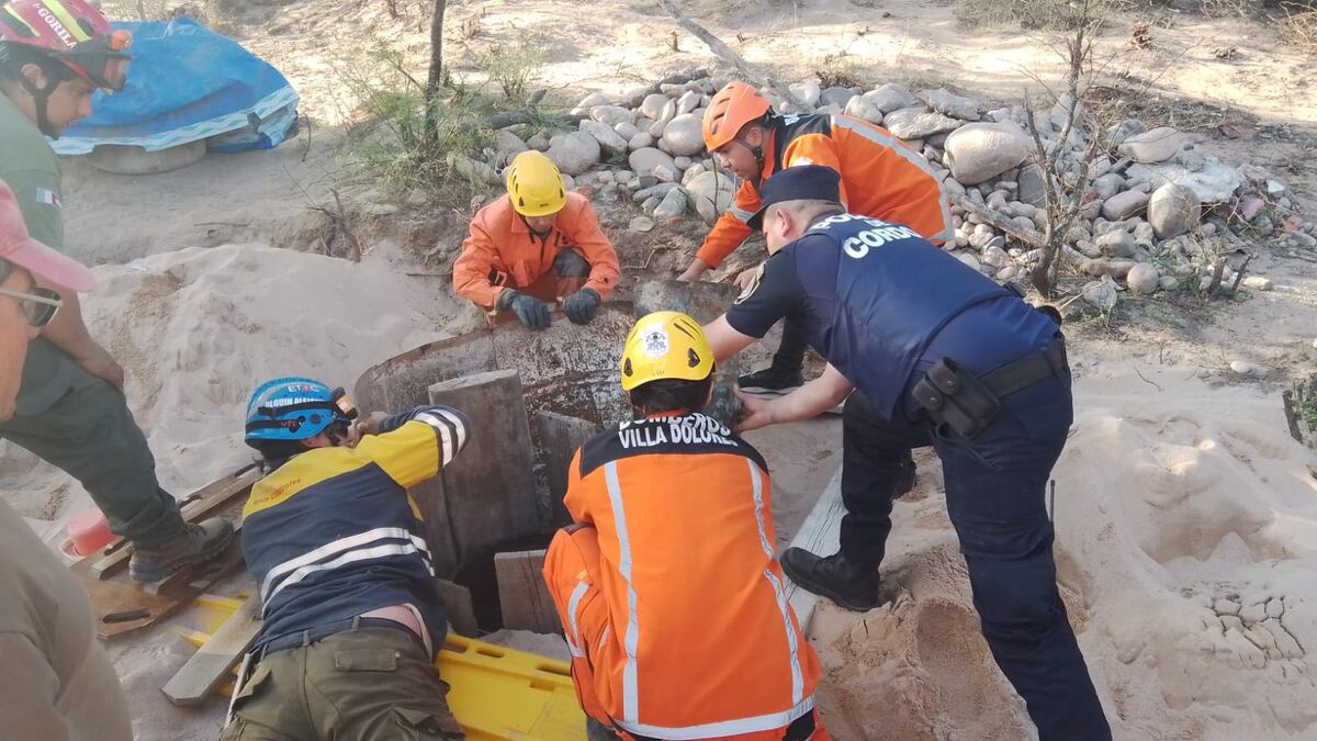 Interior de Córdoba: rescataron a un joven de 19 años que cayó a un pozo de tres metros