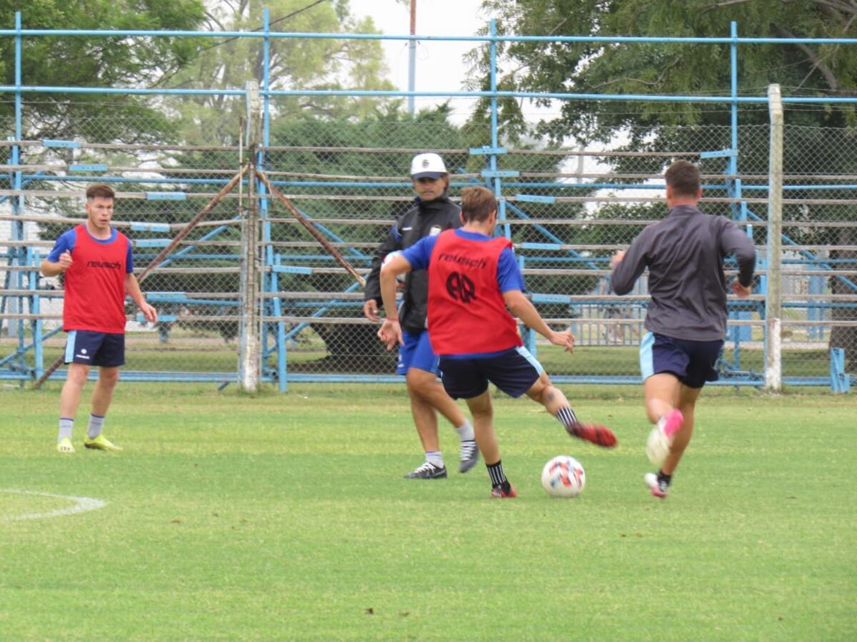 El plantel de Atlético de Rafaela le contestó a Alex Luna: “el grupo está en absoluto desacuerdo”