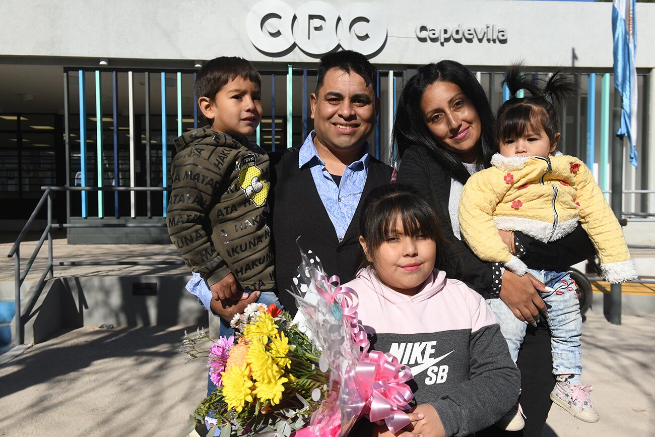 Erica Martínez y Augusto Villagra se casaron un martes 13 en el CPC de Capdevilla. 