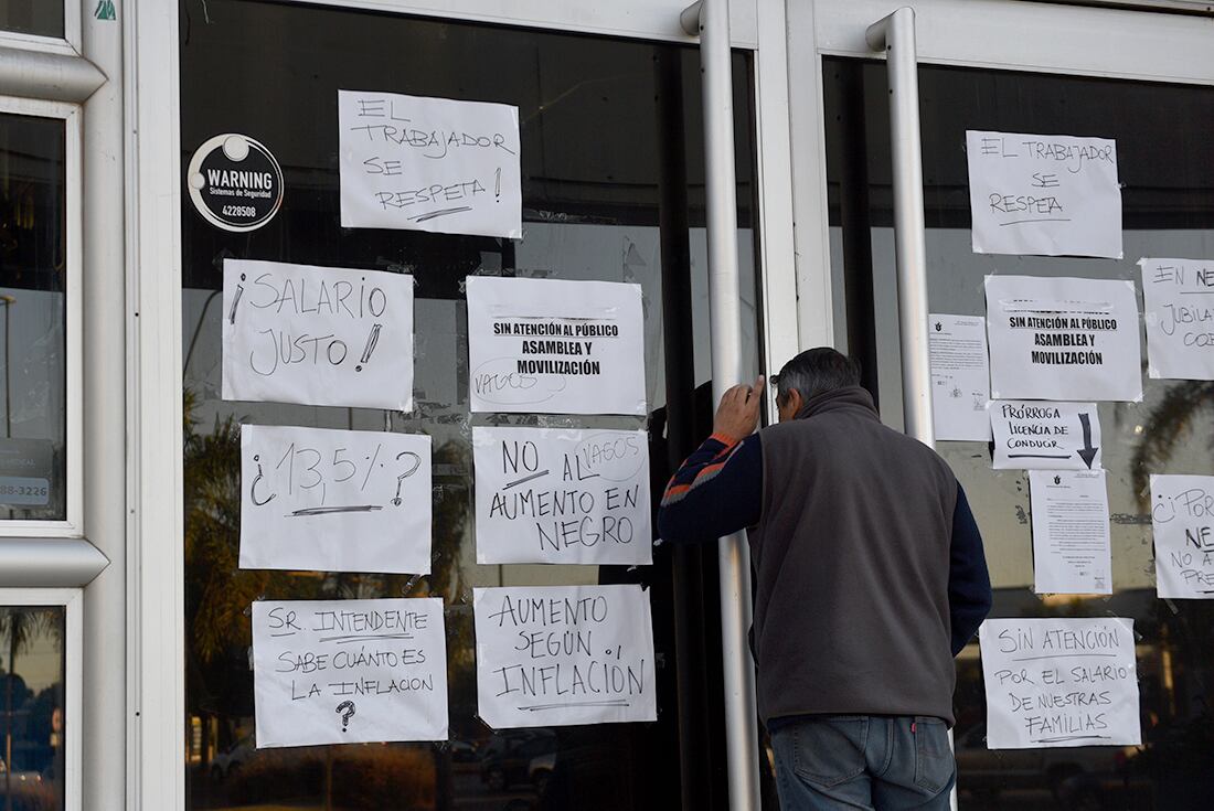 Asambleas de empleados municipales en el CPC de Monseñor Pablo Cabrera. (Ramiro Pereyra / La Voz)