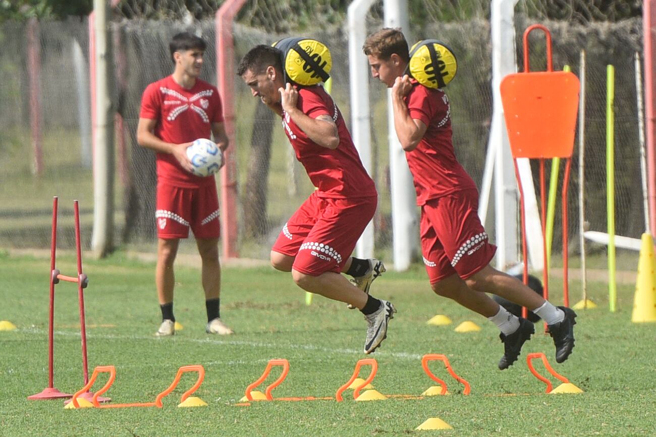 Práctica de fútbol de Instituto en La Agustina. (Pedro Castillo / La Voz)