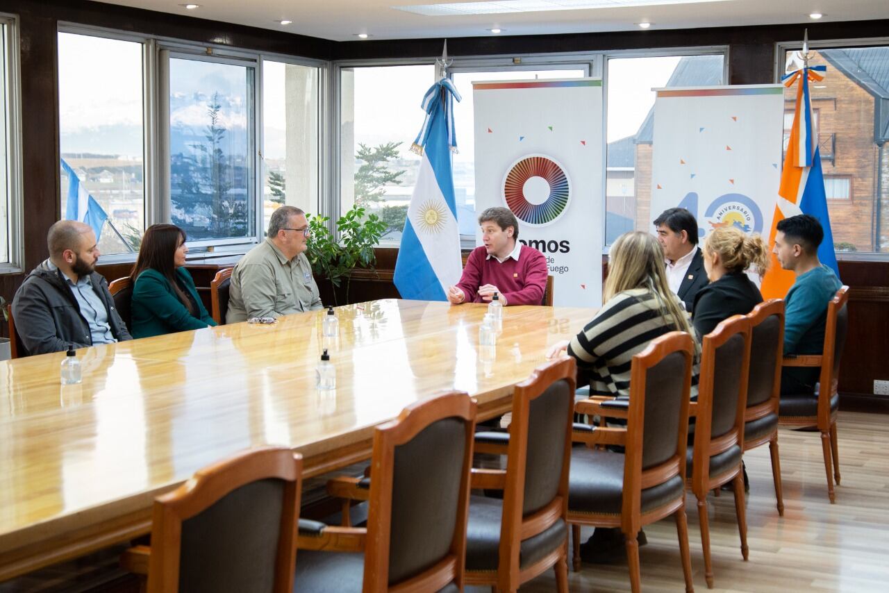 Tierra del Fuego y Compass acordaron la formación de fueguinos en gastronomía