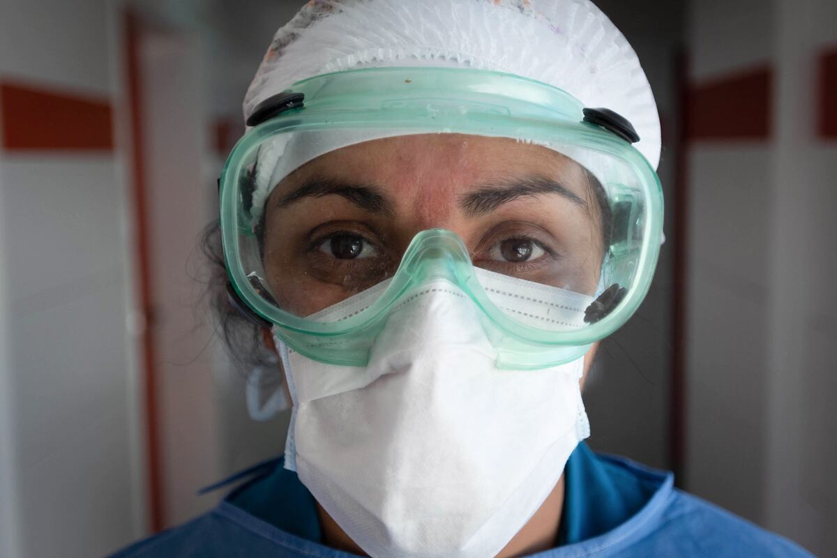 Héroes mendocinos con antiparras pero sin capa: resaltan la necesidad de seguir con los cuidados