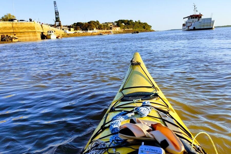 A bordo de su kayak recorrió 203 kilómetros.