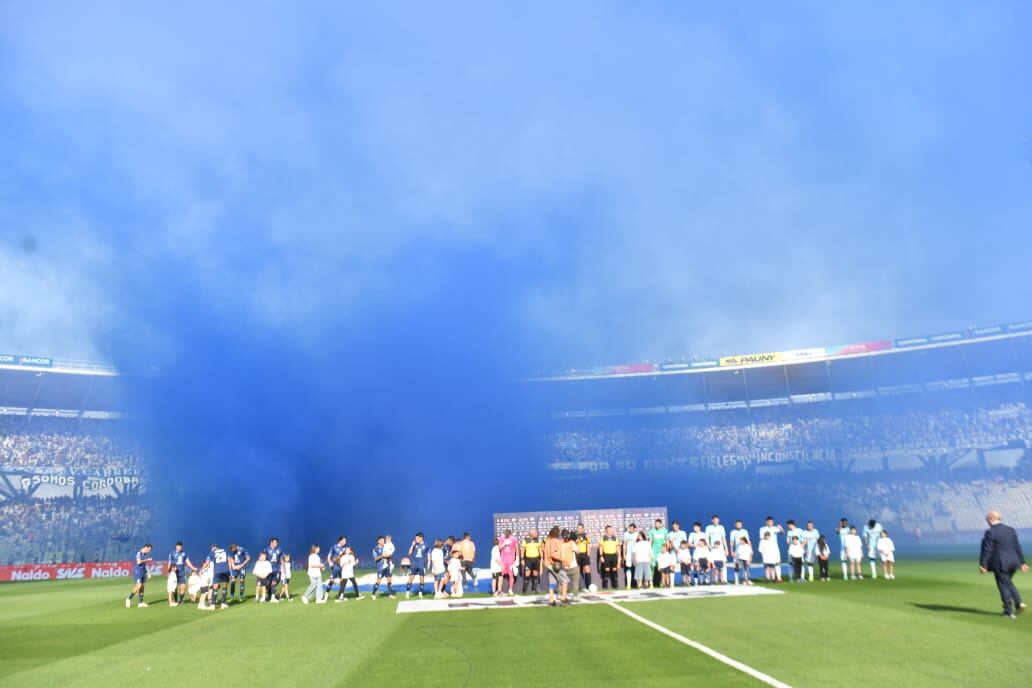 Los hinchas de Talleres preparan un recibimiento para el clásico.