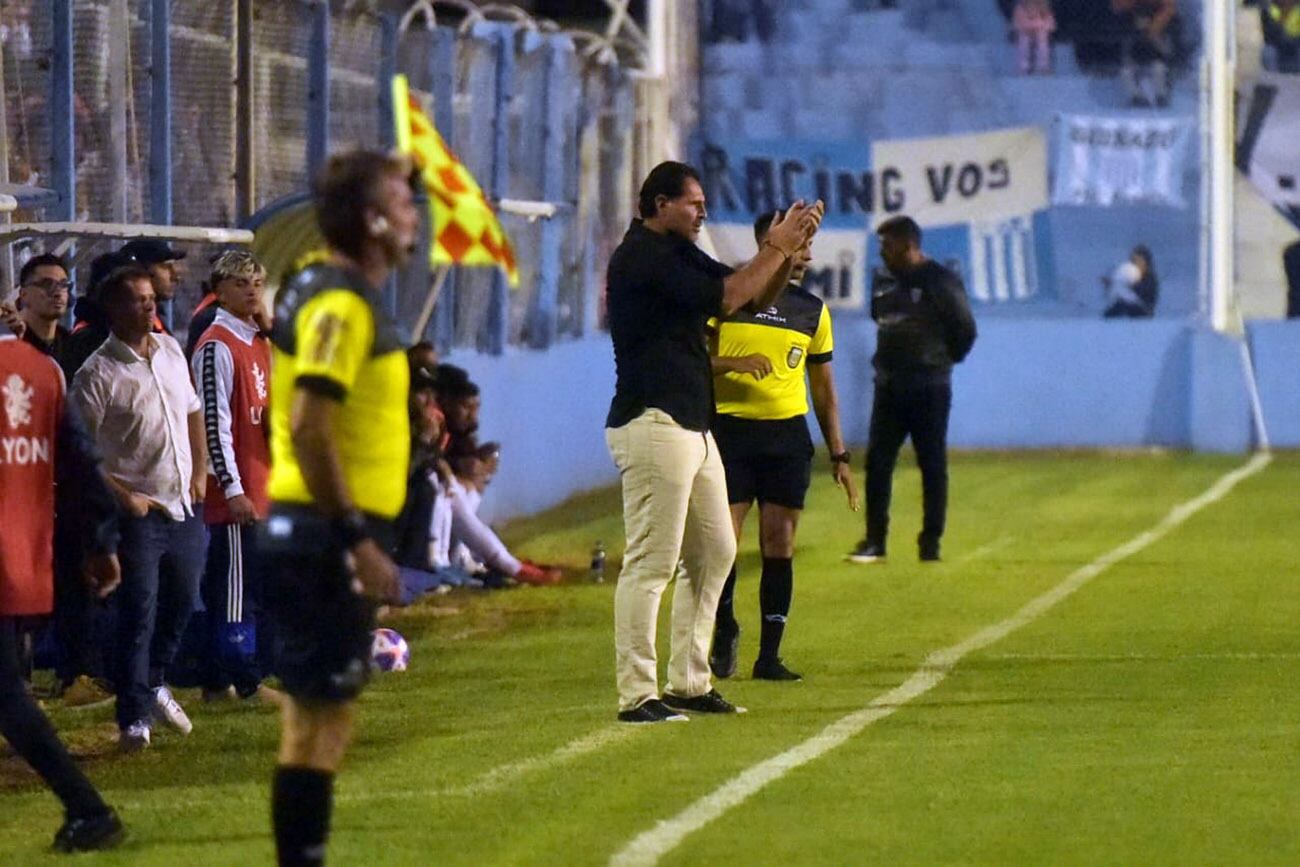 Racing en su primer partido de local en la Primera Nacional 2023, ante Estudiantes de Caseros. (Facundo Luque / La Voz).