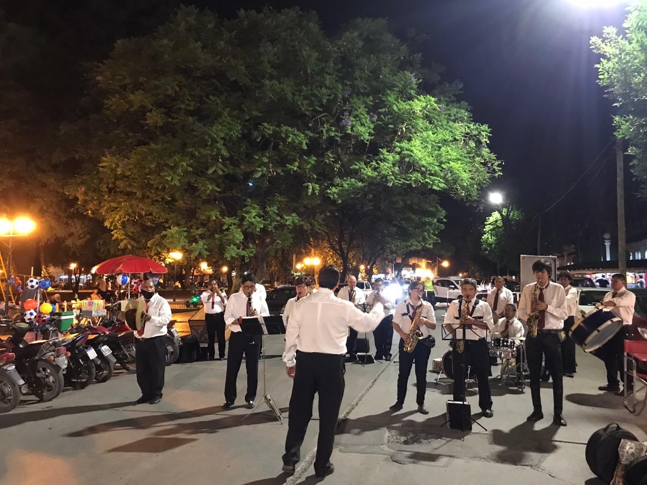 La banda 25 de Mayo en sus presentaciones de fin de año, siguiendo los protocolos de bioseguridad e higiene.