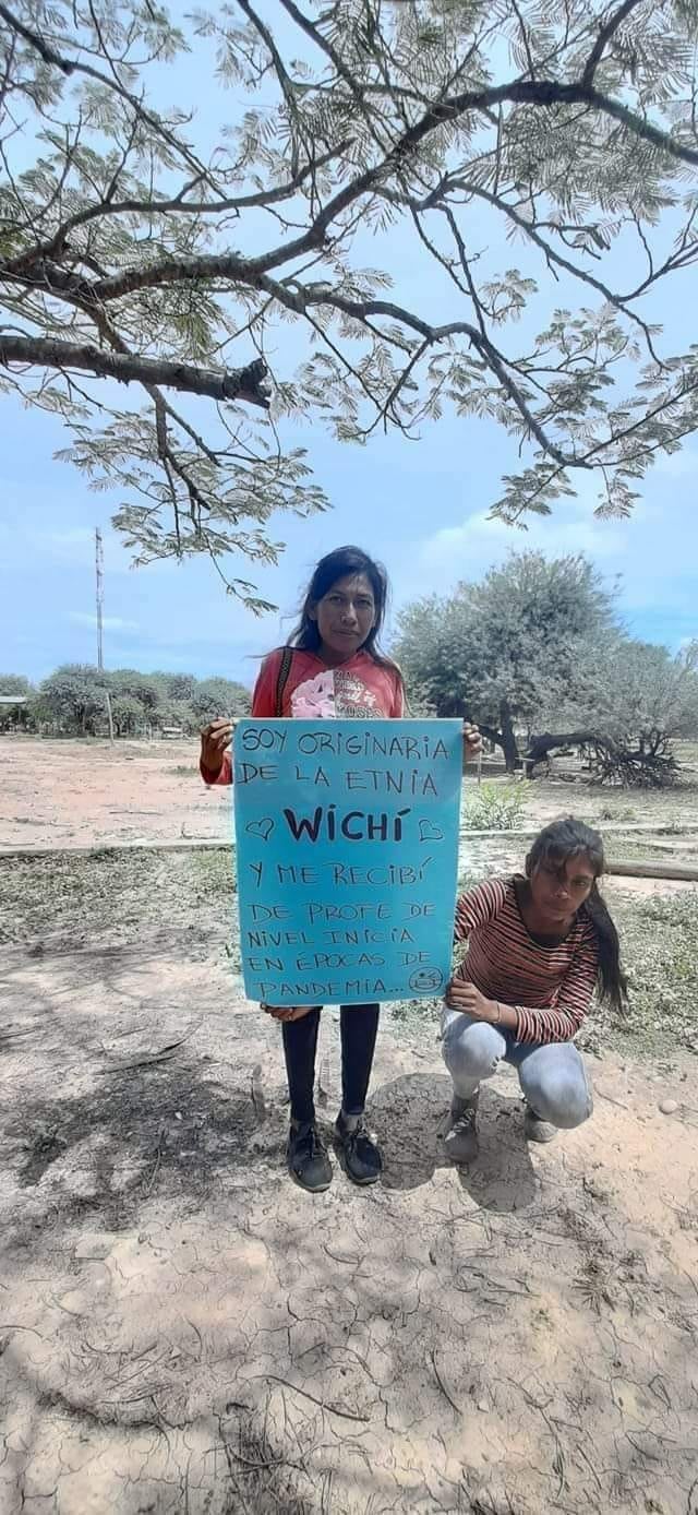 Luisina se recibió de docente tras cinco arduos años de esfuerzo.