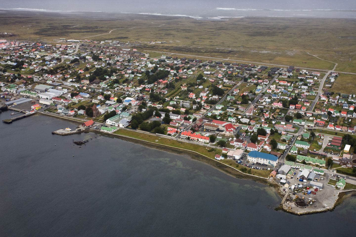 La imagen aérea de Puerto Argentino, en las Islas Malvinas.