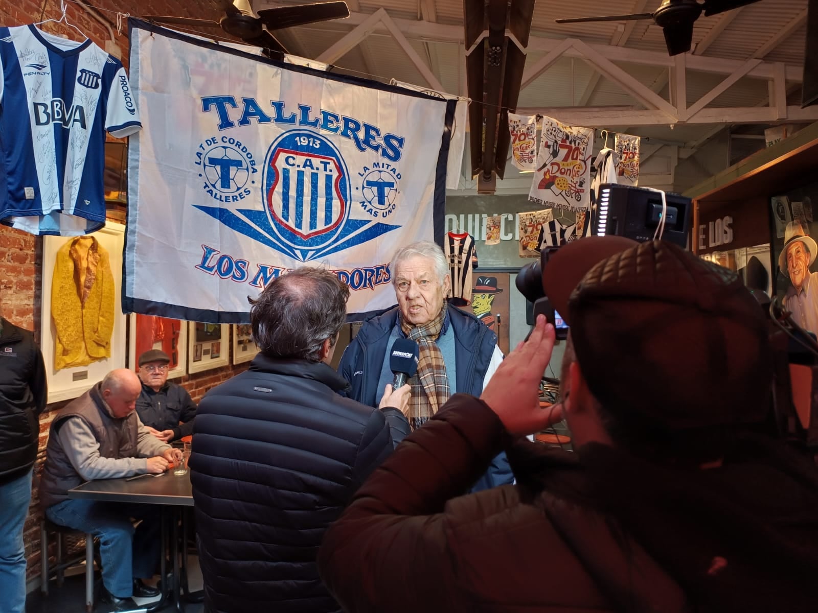 Daniel Willington festejó el 50 aniversario del golazo a Belgrano en aquella final del Nacional 1974, que Talleres terminó ganando por 2 a 0. (La Voz)