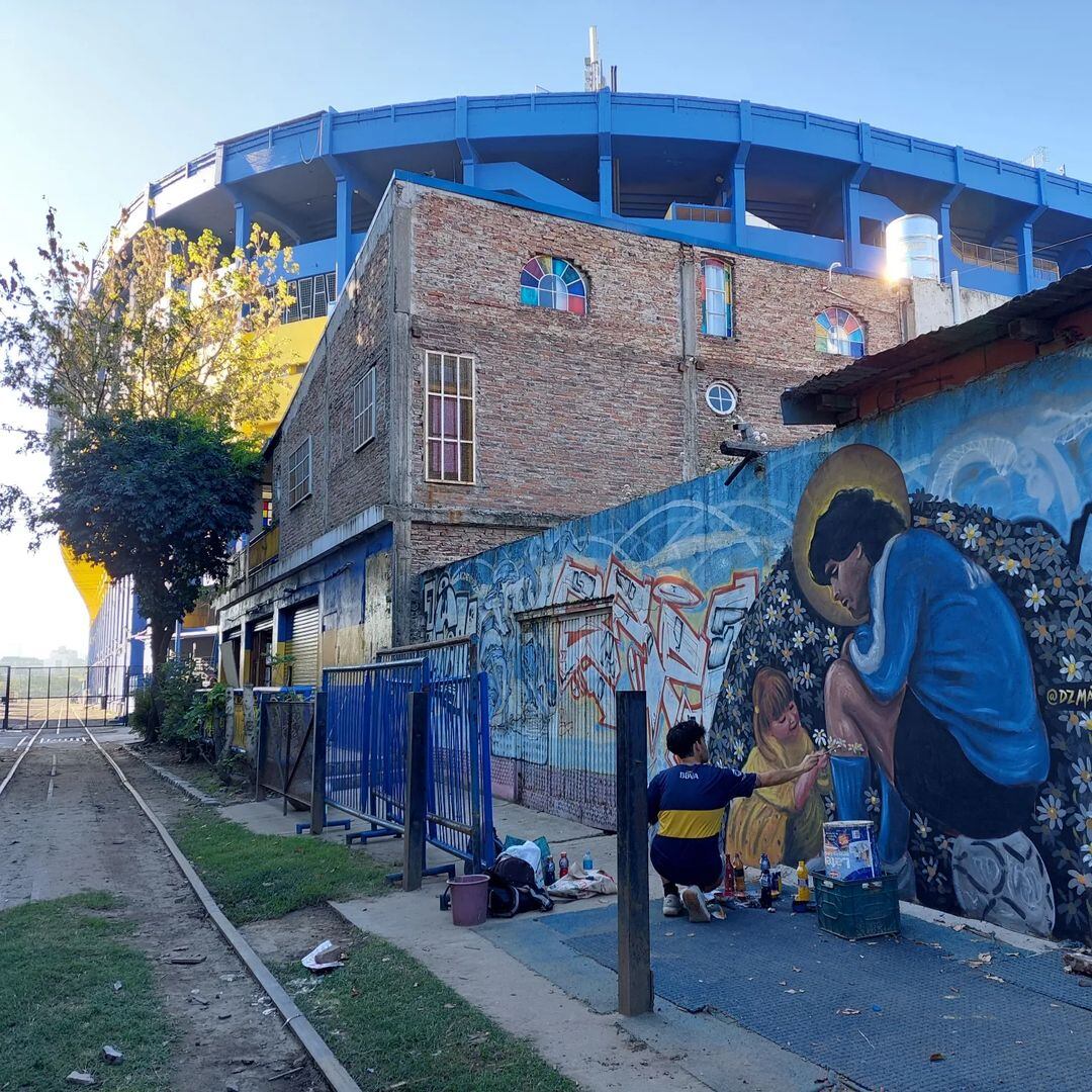 Un artista de Comodoro Rivadavia inmortalizó una emblemática foto de Diego Maradona junto a Dalma.